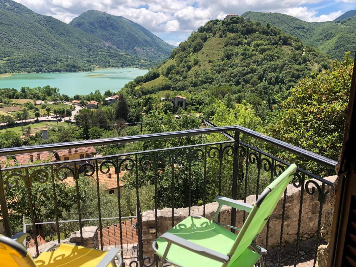 Stanza Con Terrazzo Vista Lago - Lakeholiday كاستل دي تورا المظهر الخارجي الصورة