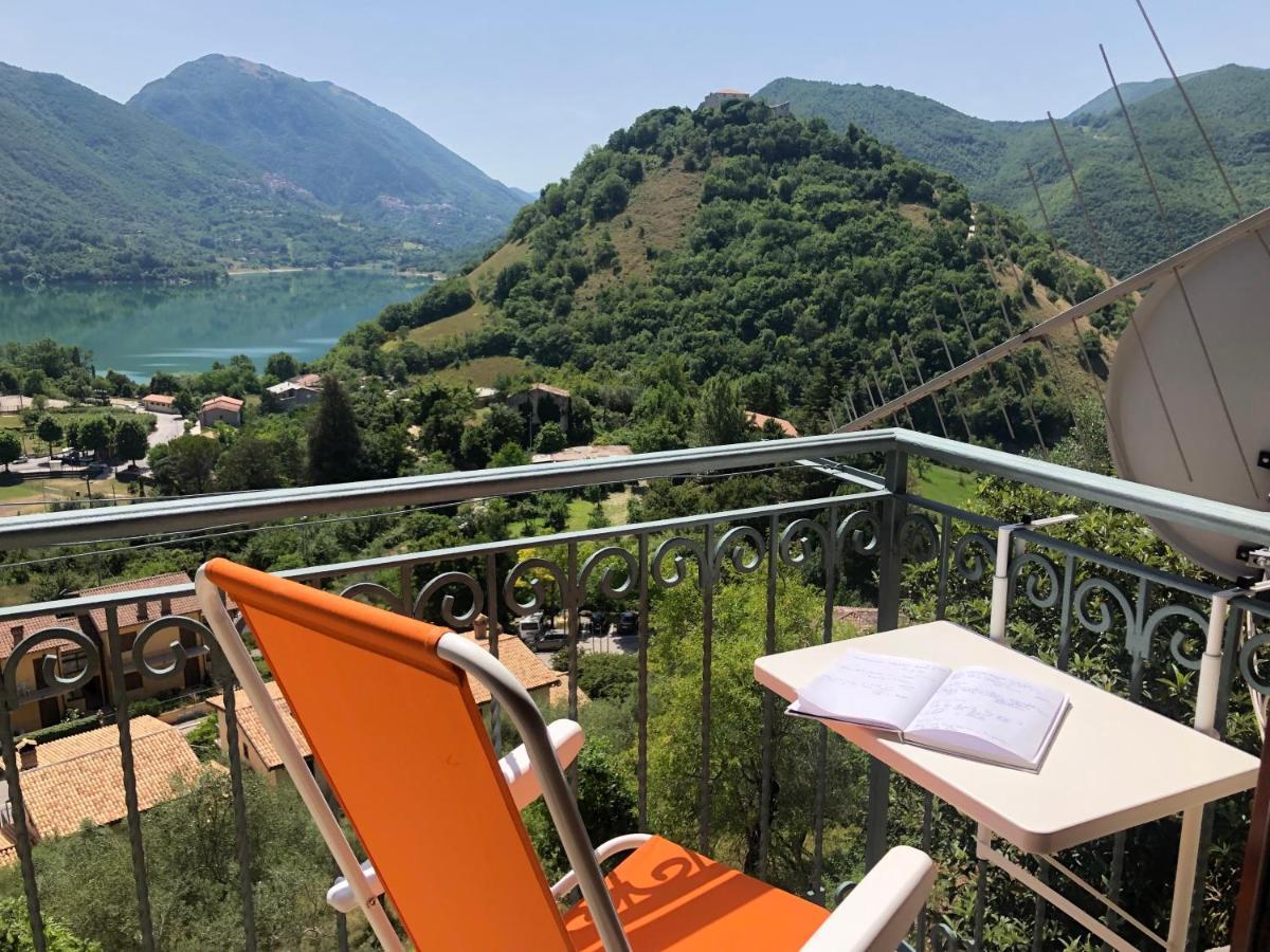 Stanza Con Terrazzo Vista Lago - Lakeholiday كاستل دي تورا المظهر الخارجي الصورة
