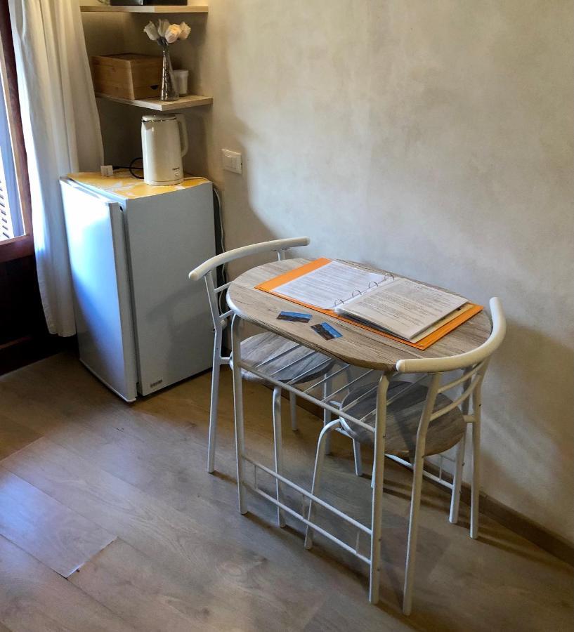 Stanza Con Terrazzo Vista Lago - Lakeholiday كاستل دي تورا المظهر الخارجي الصورة