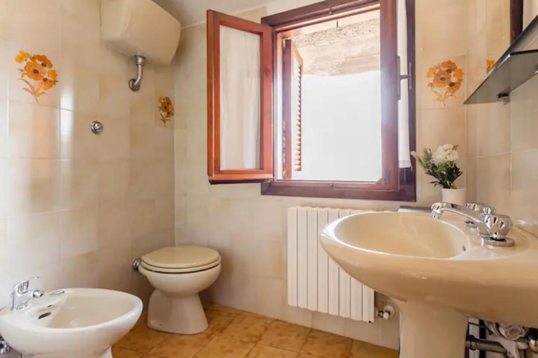 Stanza Con Terrazzo Vista Lago - Lakeholiday كاستل دي تورا المظهر الخارجي الصورة